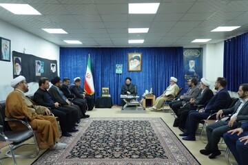 تصاویر/ دیدار معاون ارتباطات و بین الملل جامعه‌المصطفی و جمعی از همراهان با نماینده ولی فقیه در لرستان