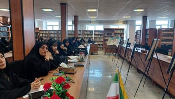 تصاویر/ برپایی نمایشگاه «عفاف و پوشش در ادیان الهی» در حوزه علمیه خواهران استان مرکزی