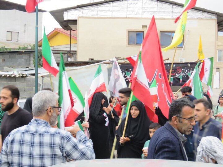 تصاویر/ تجمع و پرچم گردانی مردم روستای خشکرود