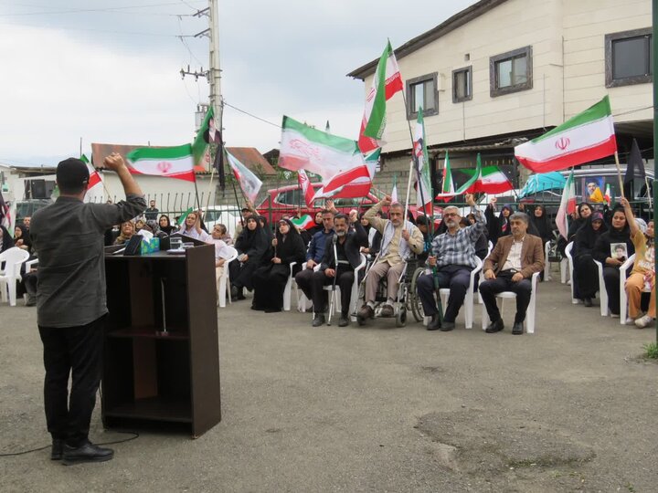 تصاویر/ تجمع و پرچم گردانی مردم روستای خشکرود