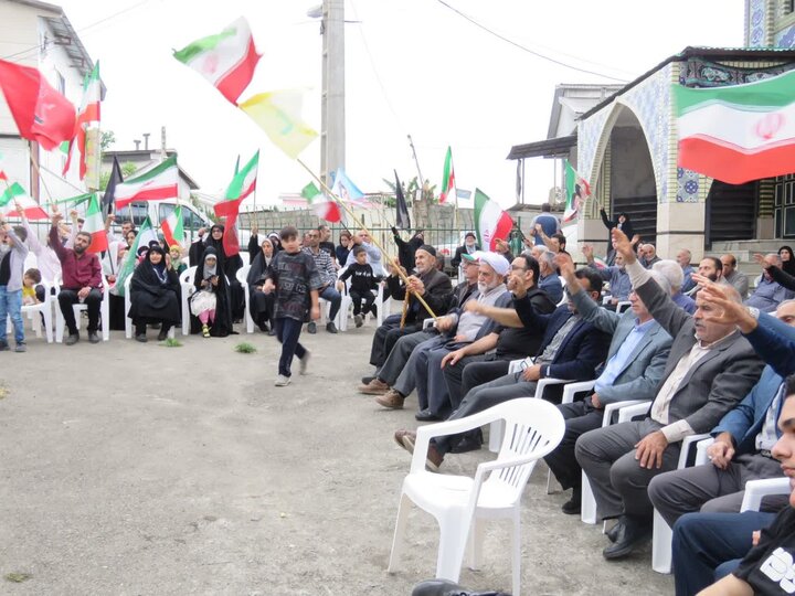 تصاویر/ تجمع و پرچم گردانی مردم روستای خشکرود