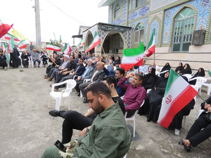 تصاویر/ تجمع و پرچم گردانی مردم روستای خشکرود