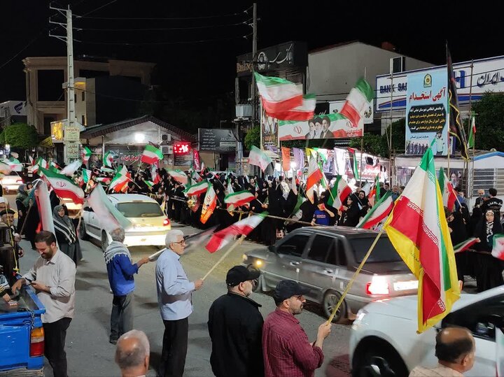 تصاویر/ تجمع و پرچم گردانی مردم عباس آباد