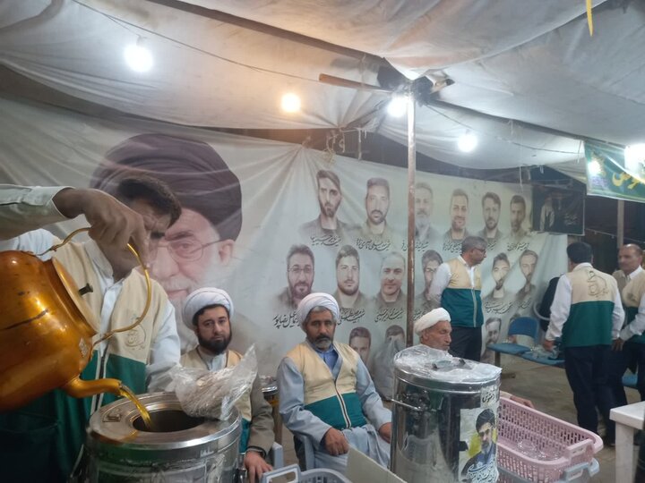 تصاویر/ موکب‌ مدرسه علمیه آیت‌الله مصطفوی کاشان در تجمعات مردمی اران و بیدگل برای جذب طلبه