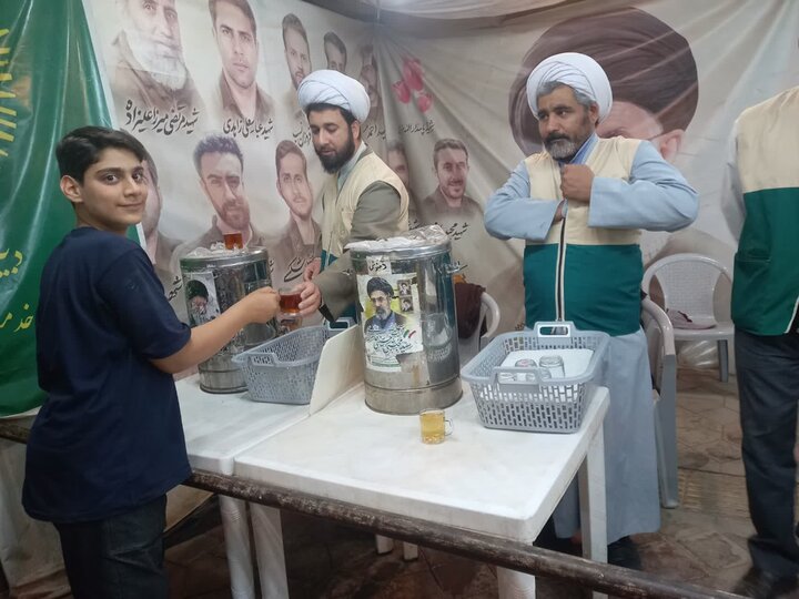 تصاویر/ موکب‌ مدرسه علمیه آیت‌الله مصطفوی کاشان در تجمعات مردمی اران و بیدگل برای جذب طلبه