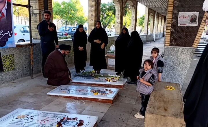 تصاویر / مراسم غبارروبی مزار شهدای گردان تخریب زنجان