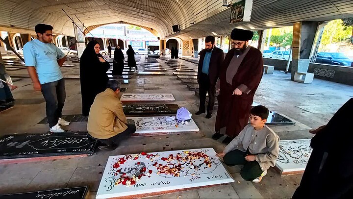 تصاویر / مراسم غبارروبی مزار شهدای گردان تخریب زنجان