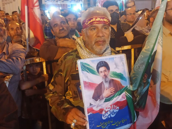 تصاویر/ برازجانی‌ها سنگر خیابان را خالی نمی‌کنند