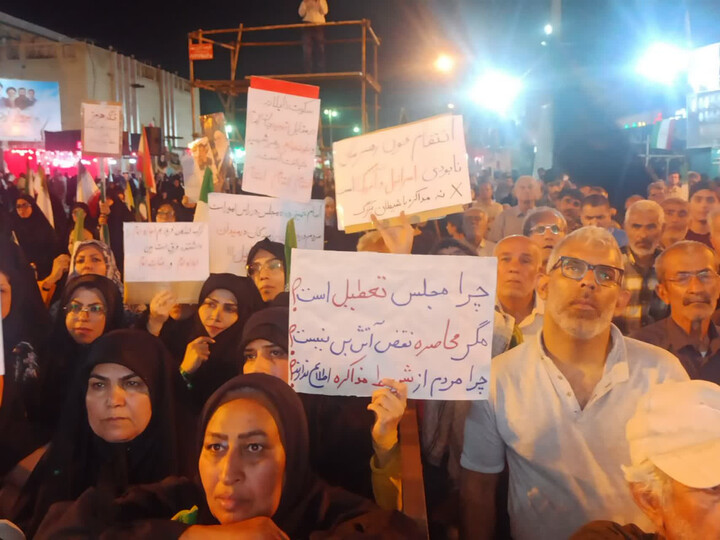 تصاویر/ برازجانی‌ها سنگر خیابان را خالی نمی‌کنند