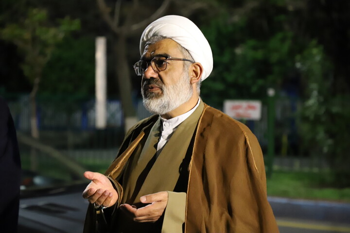 تصاویر/ فعالیت فرهنگی و تبلیغی موکب مدرسه علمیه ولیعصر(عج)تبریز در تجمعات شبانه