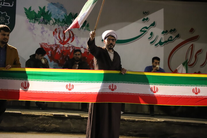 تصاویر/ فعالیت فرهنگی و تبلیغی موکب مدرسه علمیه ولیعصر(عج)تبریز در تجمعات شبانه