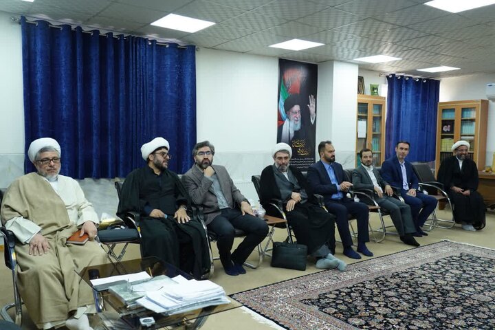 تصاویر/دیدار معاون ارتباطات و بین الملل جامعه‌المصطفی و جمعی از همراهان با نماینده ولی فقیه در لرستان