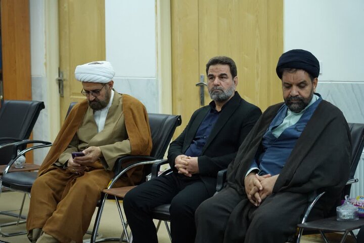 تصاویر/دیدار معاون ارتباطات و بین الملل جامعه‌المصطفی و جمعی از همراهان با نماینده ولی فقیه در لرستان