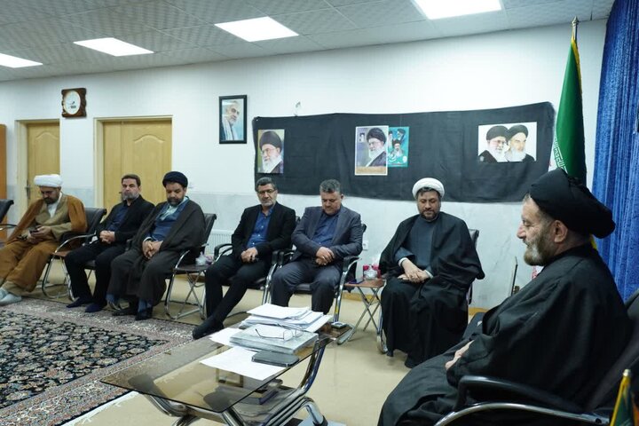 تصاویر/دیدار معاون ارتباطات و بین الملل جامعه‌المصطفی و جمعی از همراهان با نماینده ولی فقیه در لرستان