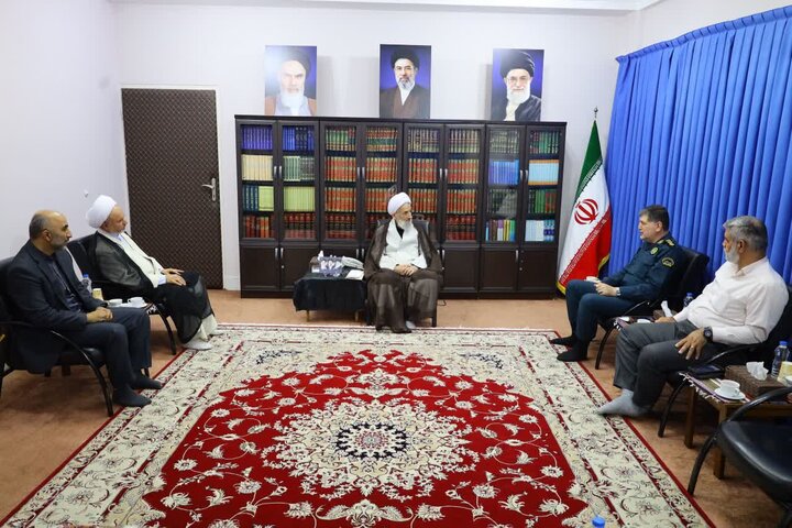 تصاویر/ دیدار سرهنگ قیصری فرمانده انتظامی ساری، با نماینده ولی فقیه در مازندران