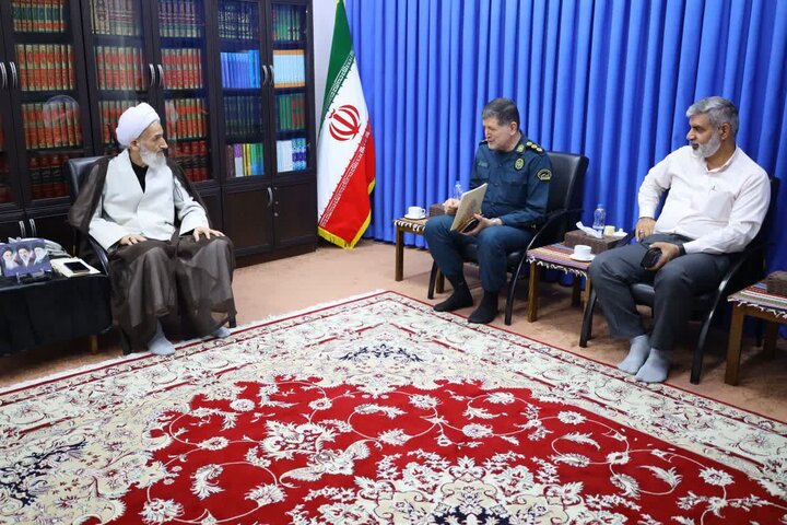 تصاویر/ دیدار سرهنگ قیصری فرمانده انتظامی ساری، با نماینده ولی فقیه در مازندران