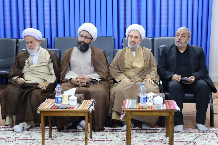 تصاویر/ نشست اعضای قرارگاه فرهنگی ائمه جمعه استان با نماینده ولی فقیه در استان
