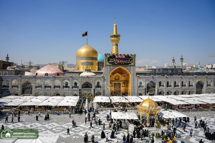 تحویل رایة القبة الرضوية المقدسة ونشر اللوحات السوداء حدادًا على شهادة الإمام الباقر (عليه السلام)