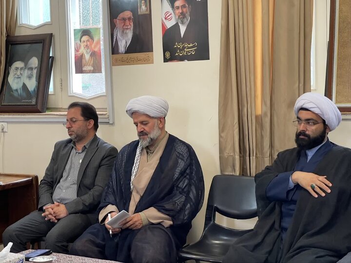 تصاویر/  دیدار جمعی از مسئولان و اعضای کانون‌های فرهنگی هنری مساجد شهر با امام‌جمعه‌بابل