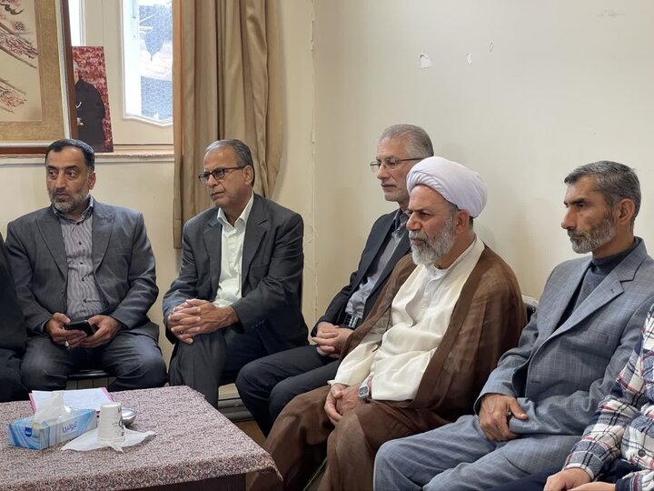تصاویر/  دیدار جمعی از مسئولان و اعضای کانون‌های فرهنگی هنری مساجد شهر با امام‌جمعه‌بابل