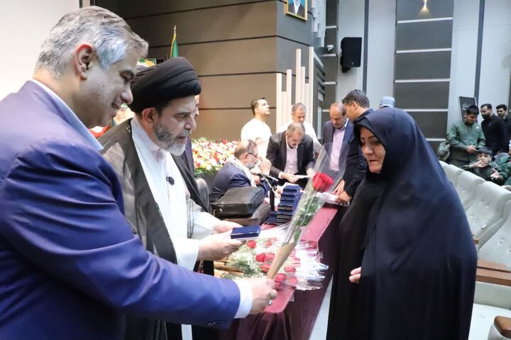 تصاویر/مراسم بزرگداشت سوم خرداد و تجلیل از خانواده های معظم شهدای جنگ رمضان در اراک