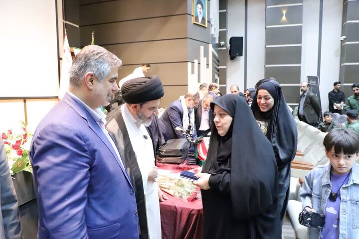 تصاویر/مراسم بزرگداشت سوم خرداد و تجلیل از خانواده های معظم شهدای جنگ رمضان در اراک