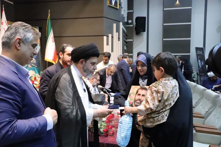 تصاویر/مراسم بزرگداشت سوم خرداد و تجلیل از خانواده های معظم شهدای جنگ رمضان در اراک