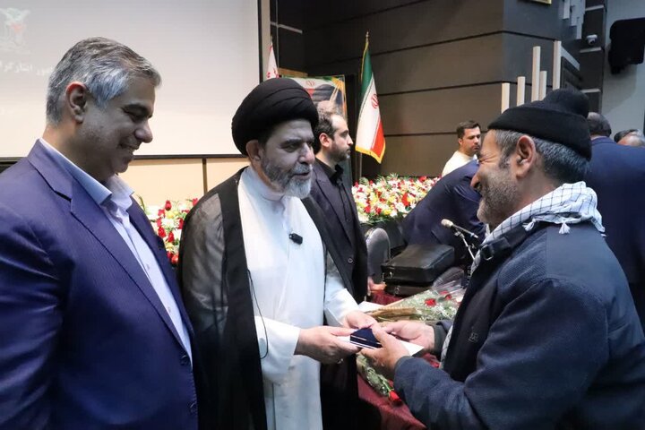 تصاویر/مراسم بزرگداشت سوم خرداد و تجلیل از خانواده های معظم شهدای جنگ رمضان در اراک
