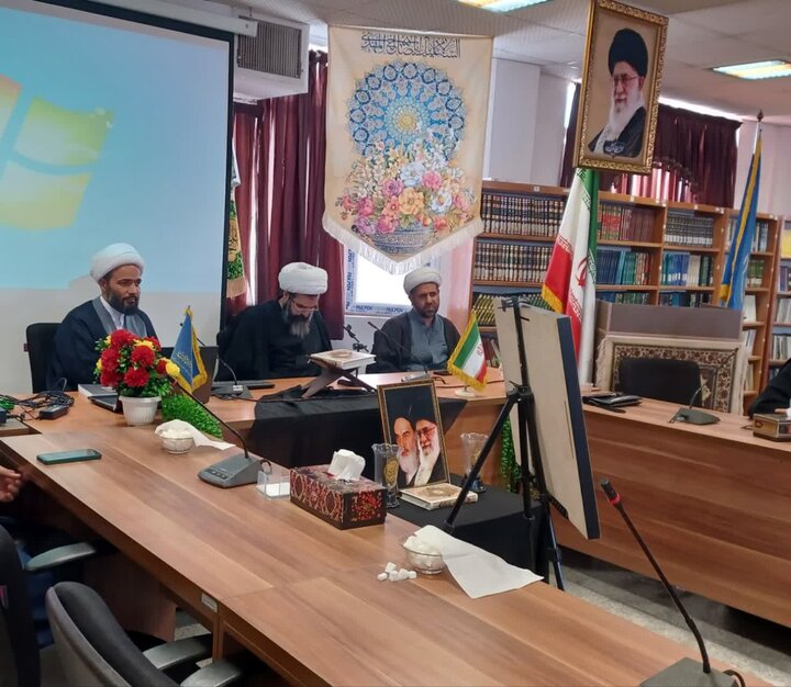 تصاویر/برپایی نمایشگاه «عفاف و پوشش در ادیان الهی» در حوزه علمیه خواهران استان مرکزی