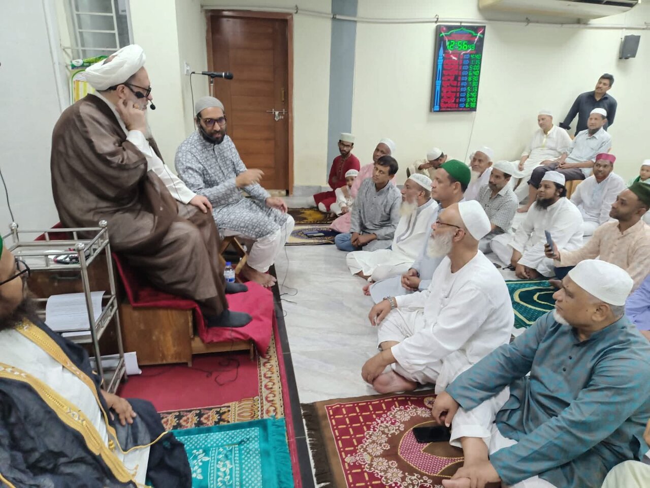 রাজধানীর মাজার মসজিদে জুমার নামাজে ইরানি আলেমের ঐক্যের আহ্বান