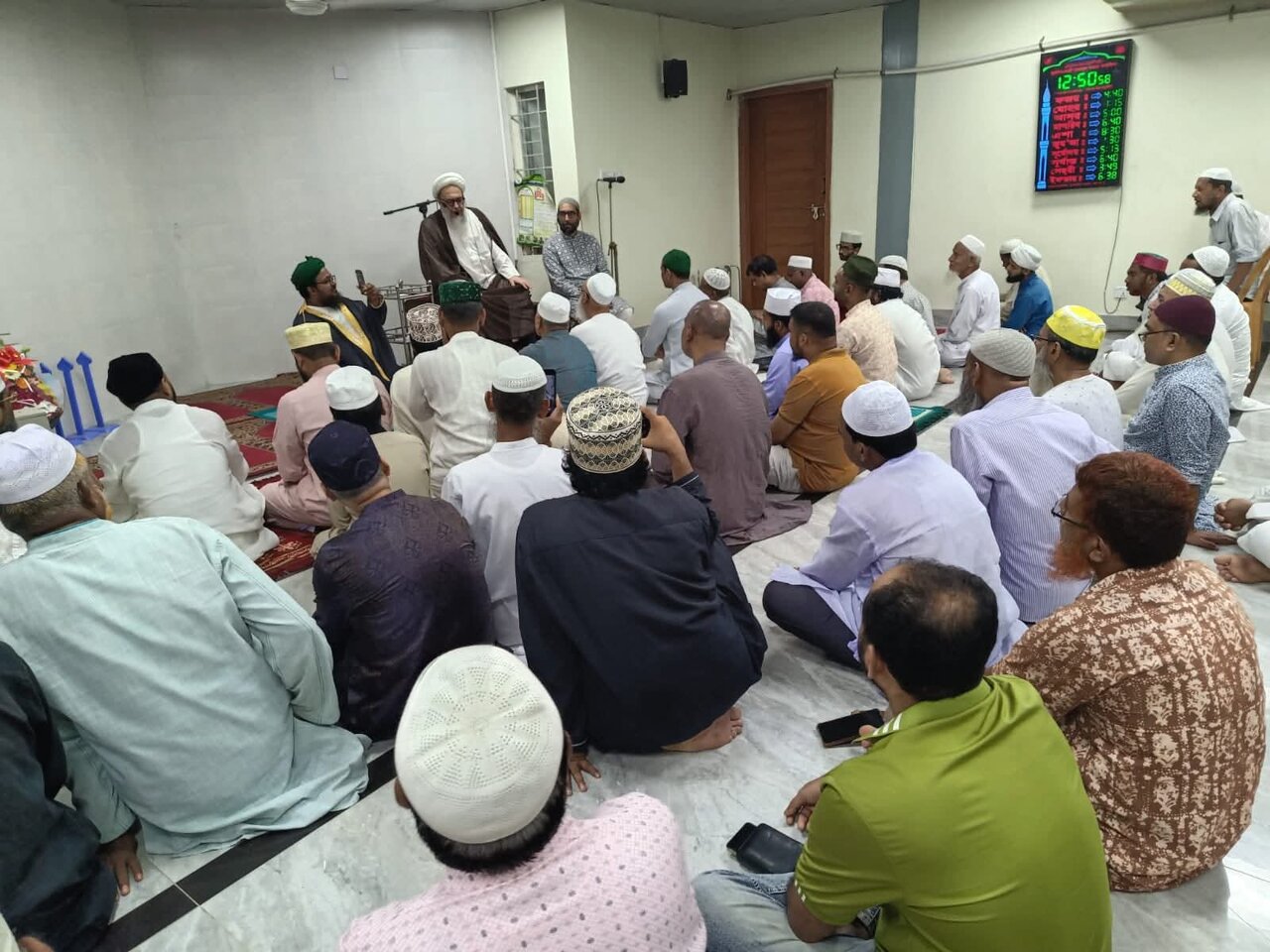 রাজধানীর মাজার মসজিদে জুমার নামাজে ইরানি আলেমের ঐক্যের আহ্বান