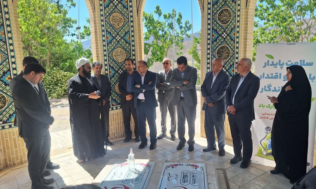 گلزار شهدای گمنام شهر قمصر کاشان غبارروبی شد+تصاویر