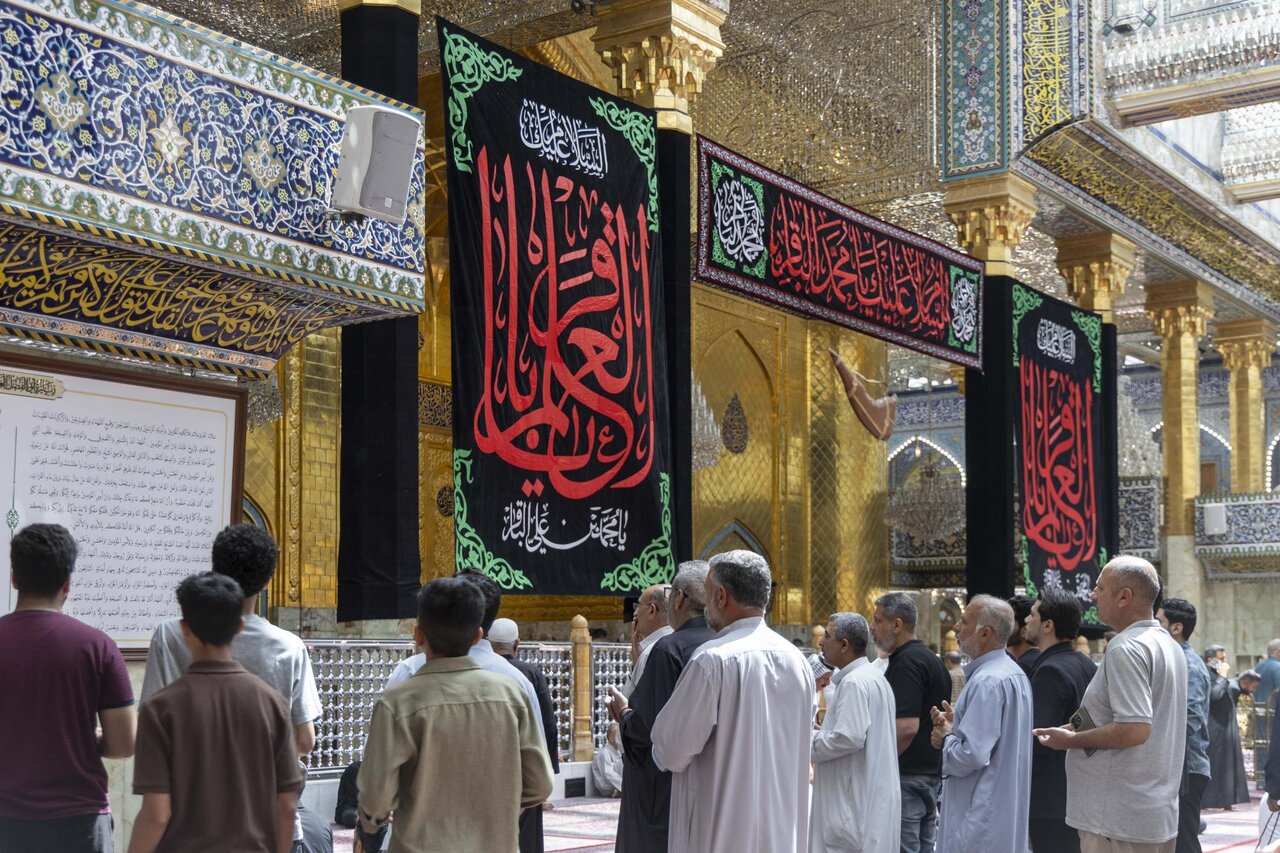العتبة العباسية المقدسة تنشر لافتات الحزن بذكرى شهادة الإمام الباقر (عليه السلام)