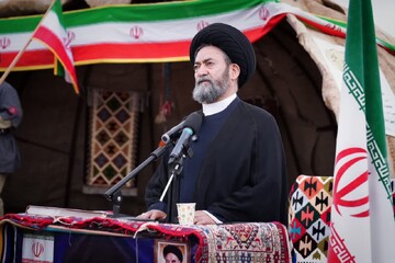 عشایر در میدان‌های مختلف انقلاب و دفاع از کشور حضوری فعال دارند