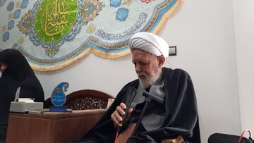 طلاب نسبت به تقویت معنویت و الگوسازی اساتید اهتمام داشته باشند
