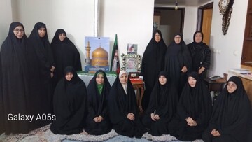 دیدار طلاب مدرسه علمیه صالحات فولادشهر با خانواده شهید سرگرد مجید غفارپور؛ روایت همسر شهید از اخلاق و روحیه خدمت‌گزاری