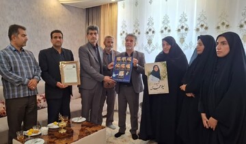 دیدار مدیرکل فرهنگ و ارشاد اسلامی استان مرکزی با خانواده شهید مهدی سعادتی در خمین