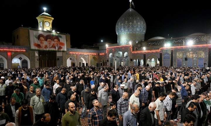 تصاویر/ اولین شب آیین مسلمیه در حرم مطهر حضرت سیدالکریم(ع)