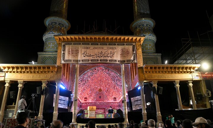 تصاویر/ اولین شب آیین مسلمیه در حرم مطهر حضرت سیدالکریم(ع)