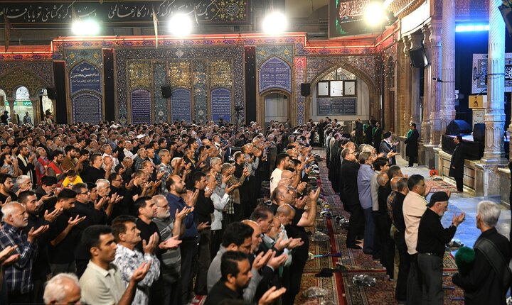 تصاویر/ اولین شب آیین مسلمیه در حرم مطهر حضرت سیدالکریم(ع)