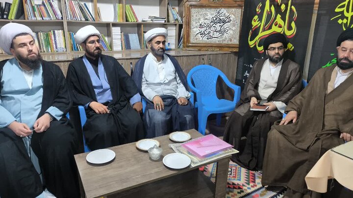 تصاویر/ نشست مشترک کمیته جذب و پذیرش حوزه علمیه گیلان در بخش حویق شهرستان تالش