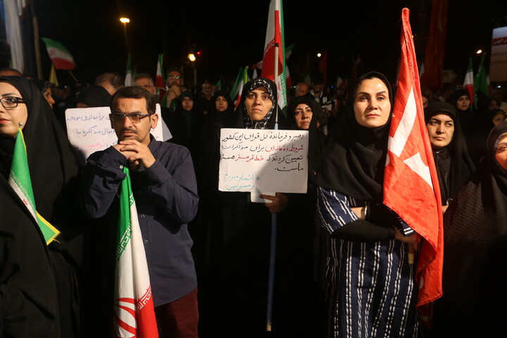 تصاویر/ هشتاد و چهارمین شب حماسه حضور اصفهانی‌ها در خیابان‌ها و میدان‌های شهر