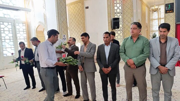 تصاویر/  ادای احترام مسئولان بهاباد به مقام شامخ شهدا همزمان با سوم خرداد
