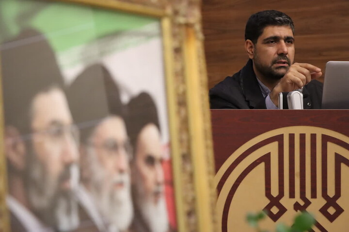 تصاویر / برگزاری نشست تبیینی «بر مدار حسین» ویژه شبکه بانوان کنش‌گر در تبریز