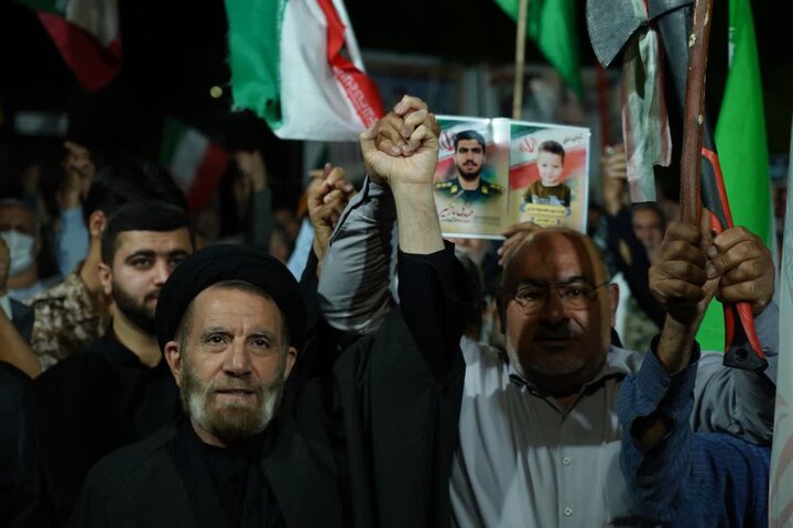 تصاویر/تجمع مردم انقلابی خرم آباد در دفاع از وطن