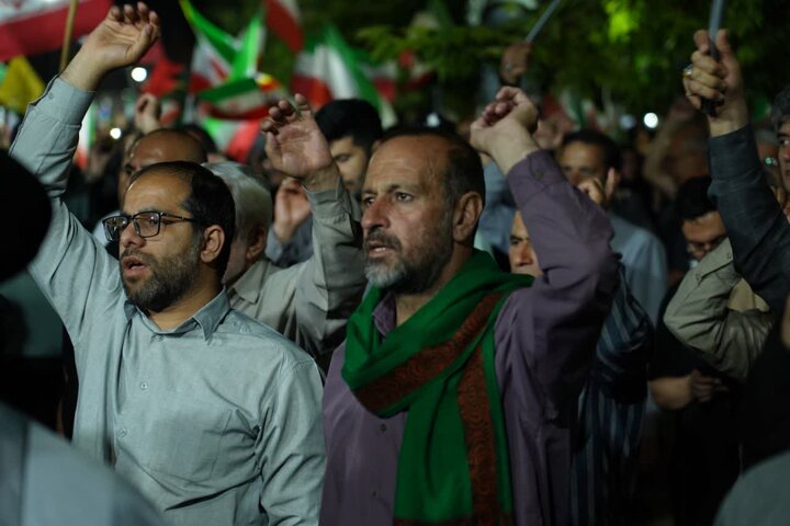 تصاویر/تجمع مردم انقلابی خرم آباد در دفاع از وطن