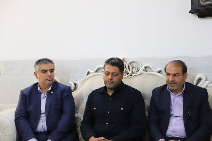تصاویر/دیدار استاندار مرکزی با خانواده سردار شهید مهدی وفایی در محلات
