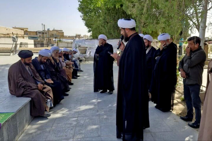 تصاویر/ تجدید بیعت طلاب و روحانیون حوزه علمیه اصفهان با شهدا