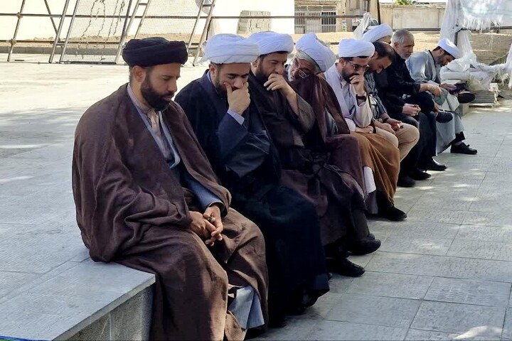 تصاویر/ تجدید بیعت طلاب و روحانیون حوزه علمیه اصفهان با شهدا