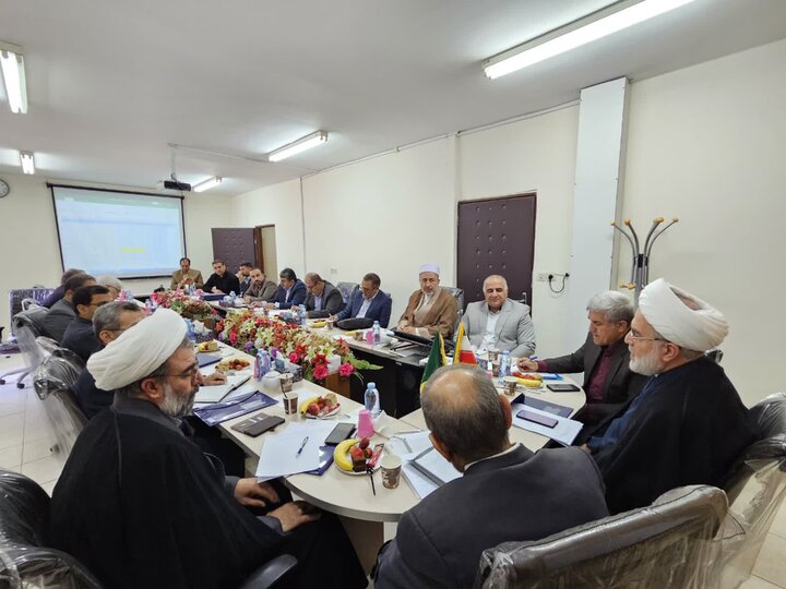 تصاویر/نشست شورای راهبری دانشگاه مذاهب اسلامی (شعبه کردستان) با حضور ریاست عالی دانشگاه